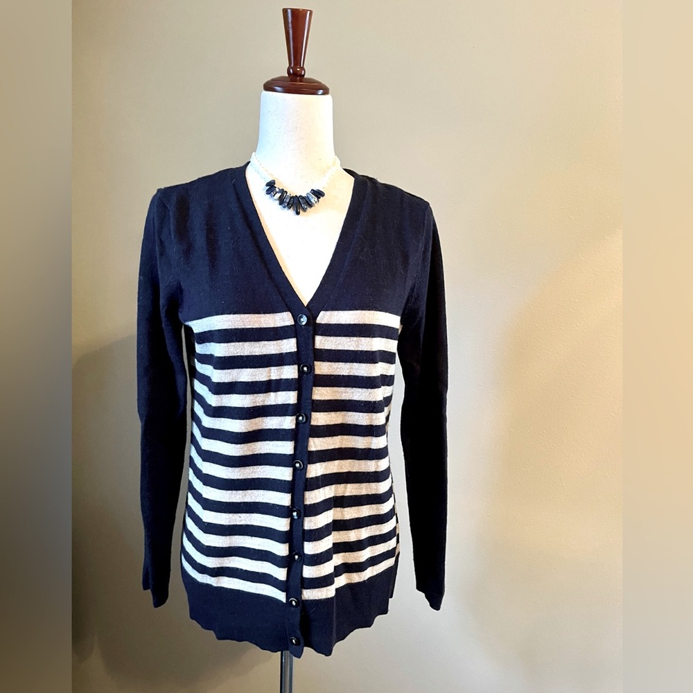 Merino wool fitted cardigan in navy/cream block & stripe hits at the 7” hip line